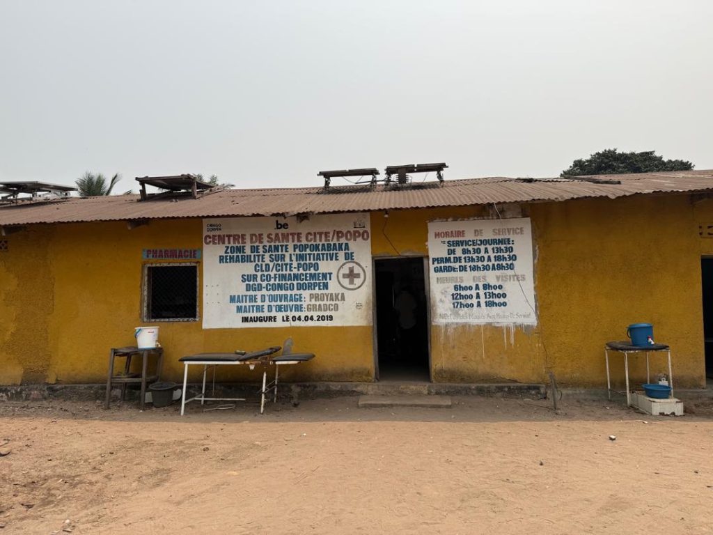 Hôpital Général de Référence de Popokabaka. Au moment de la visite, quatre patientes étaient hospitalisées et bénéficiaient d’une prise en charge gratuite. RDC, Août 2026 ©Ikram Mekidikie