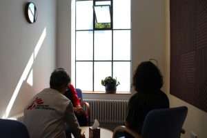Une consultation est en cours dans le cadre du projet britannique sur la migration, basé à Birmingham et Sandwell, au Royaume-Uni. Juillet 2026 ©MSF